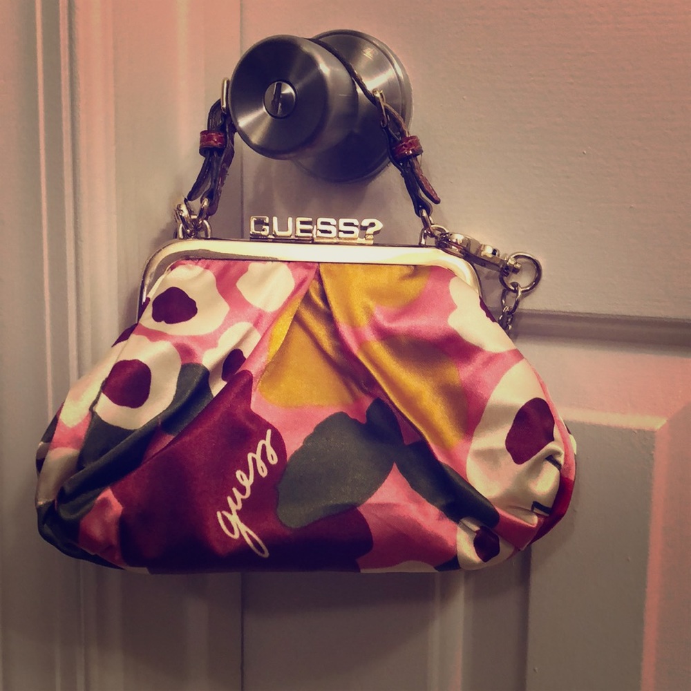 Guess beautiful silk floral clutch